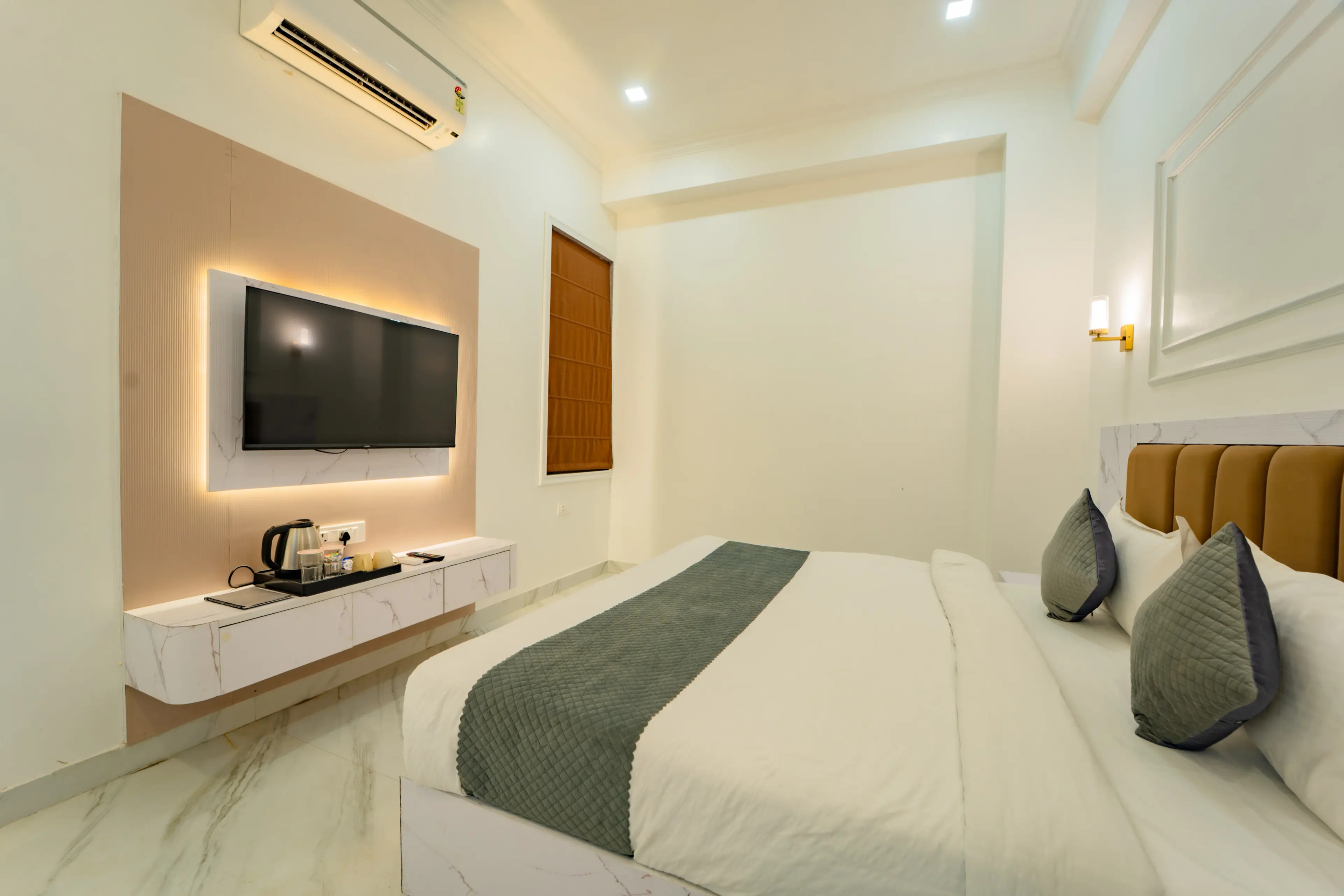 Double Bed Detail